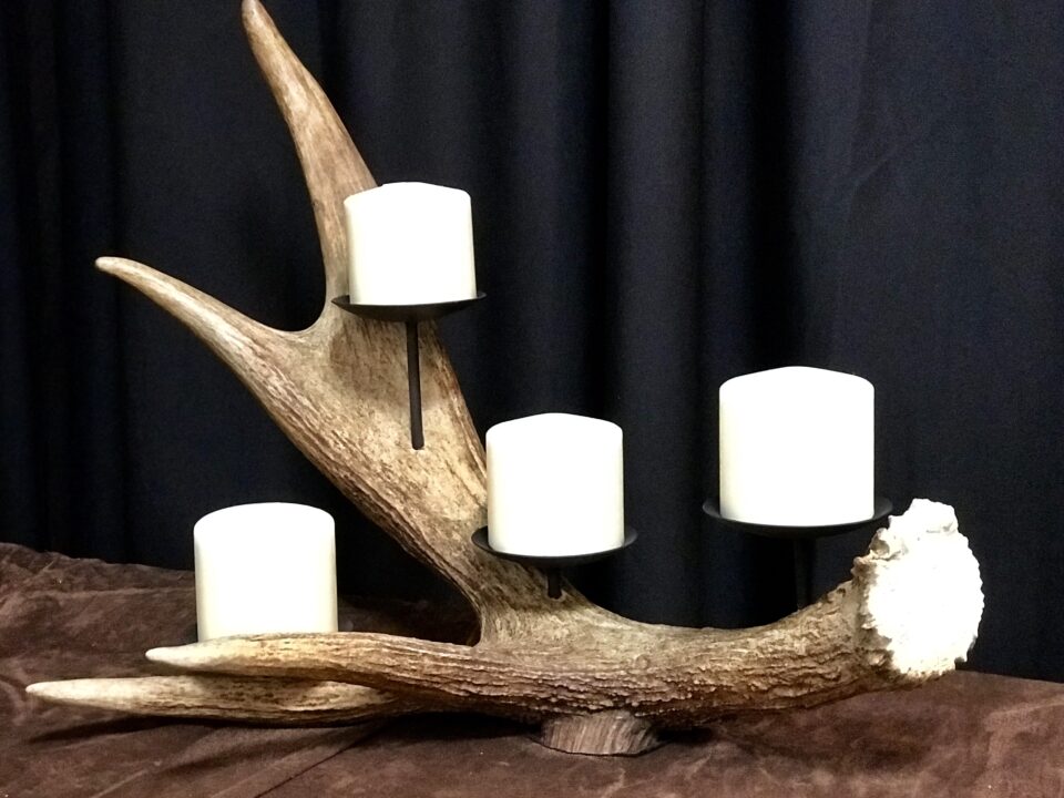 4 moose pillar candle holder